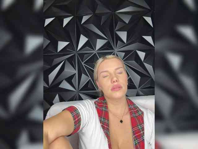 LYALYAtop webcam