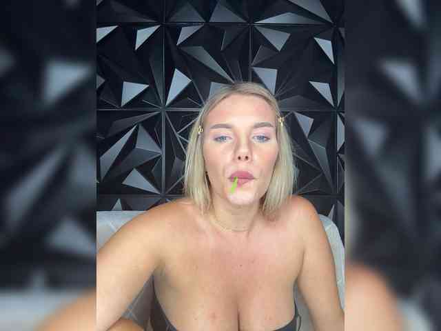 LYALYAtop webcam