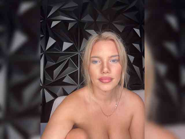 LYALYAtop webcam