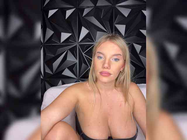 LYALYAtop webcam
