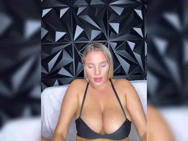 LYALYAtop webcam