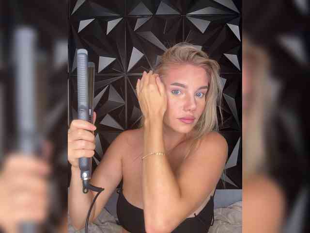 LYALYAtop webcam