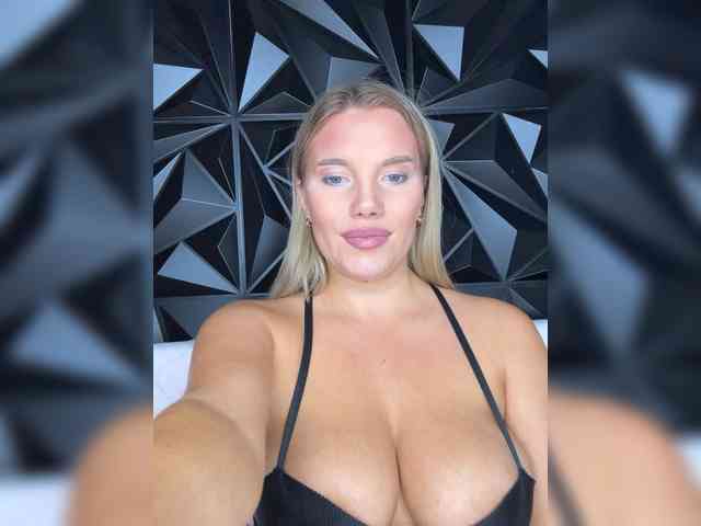 LYALYAtop webcam