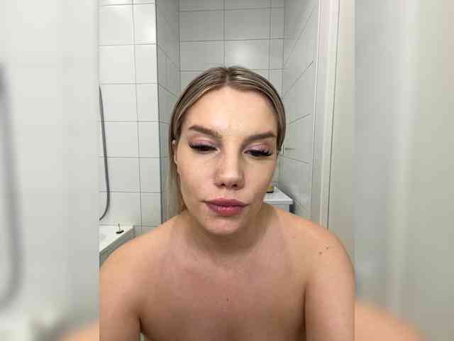 LYALYAtop webcam