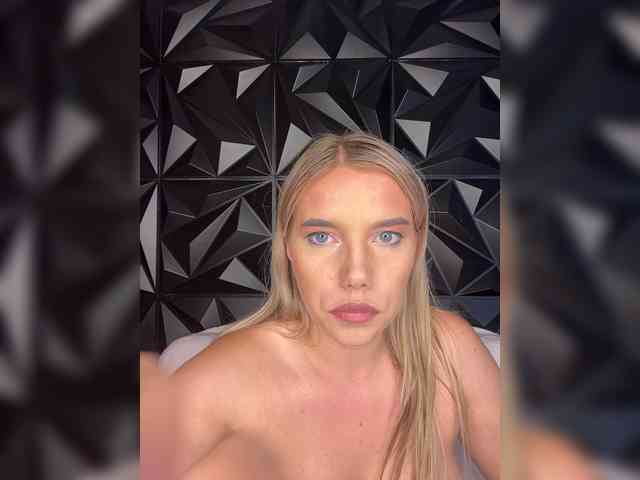 LYALYAtop webcam