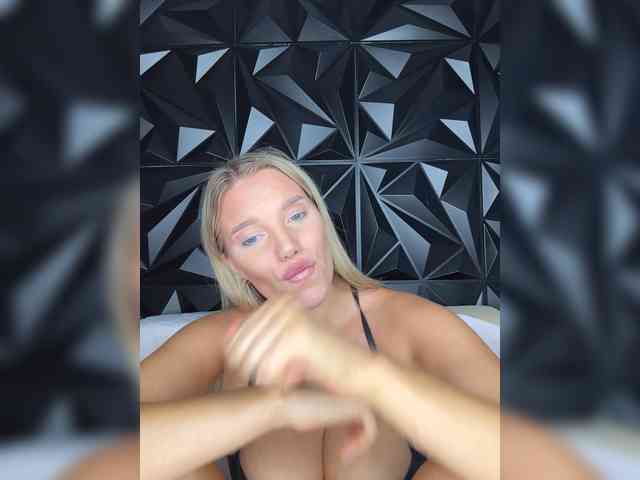 LYALYAtop webcam