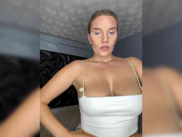 LYALYAtop webcam