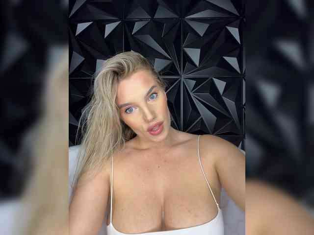 LYALYAtop webcam