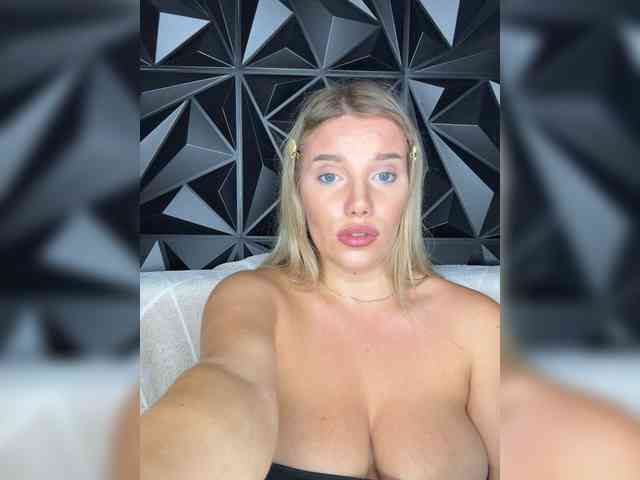 LYALYAtop webcam