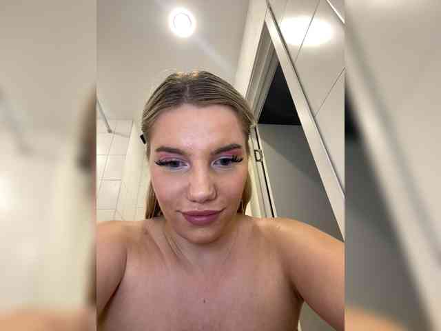 LYALYAtop webcam
