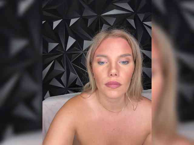 LYALYAtop webcam