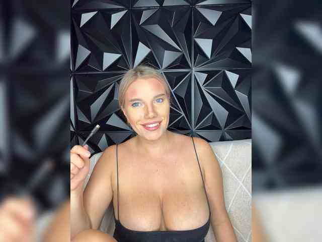 LYALYAtop webcam