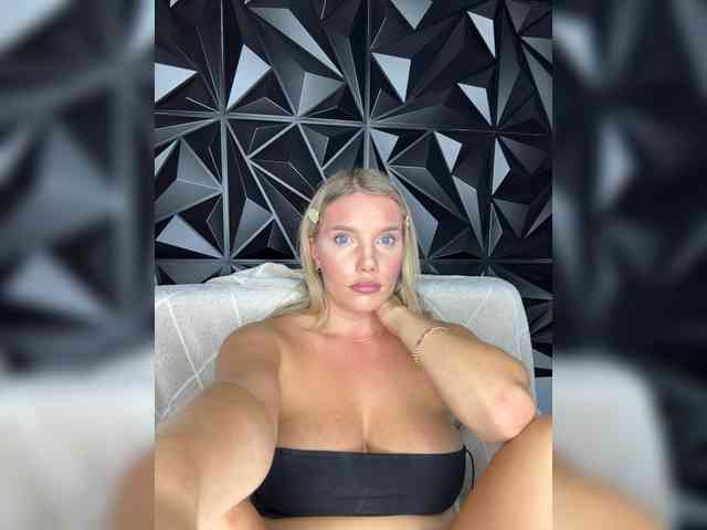 LYALYAtop webcam