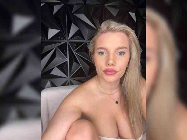 LYALYAtop webcam