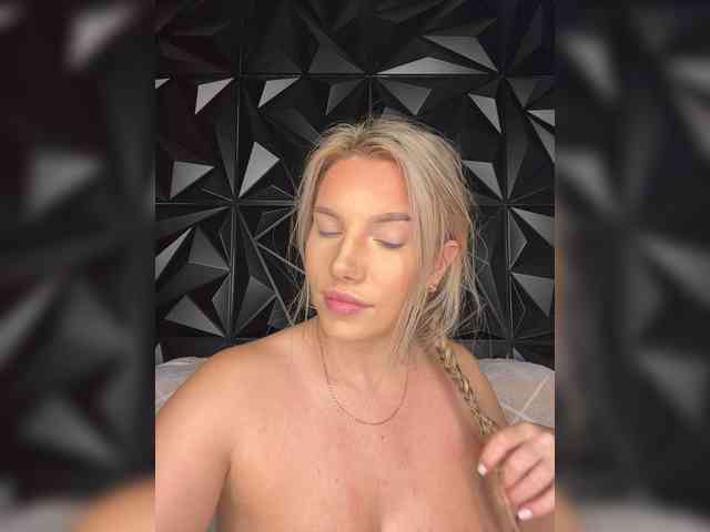 LYALYAtop webcam