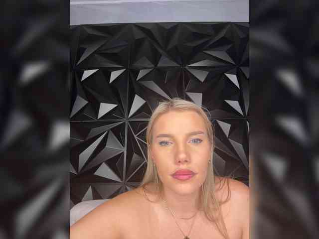 LYALYAtop webcam