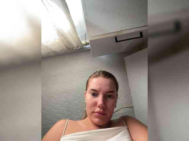 LYALYAtop webcam