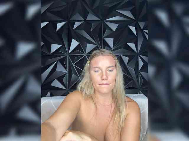 LYALYAtop webcam