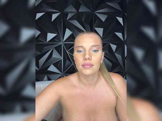 LYALYAtop webcam