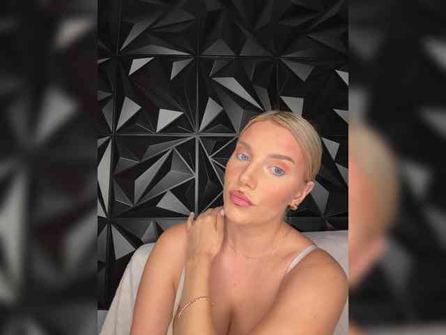 LYALYAtop webcam