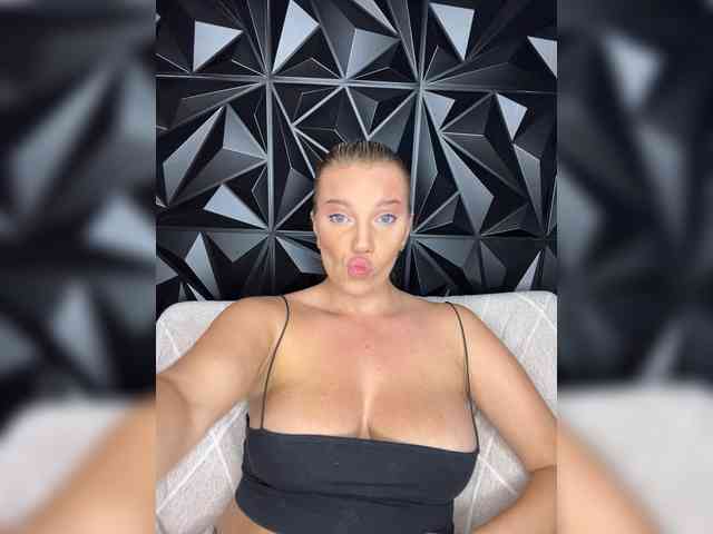 LYALYAtop webcam