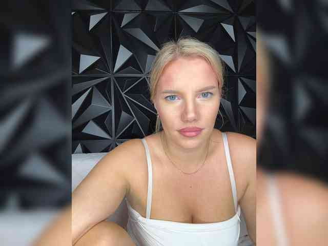 LYALYAtop webcam