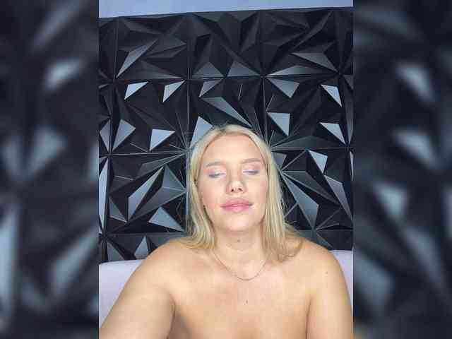 LYALYAtop webcam