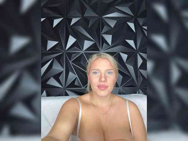 LYALYAtop webcam