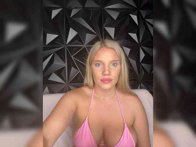 LYALYAtop webcam