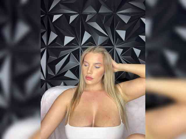 LYALYAtop webcam