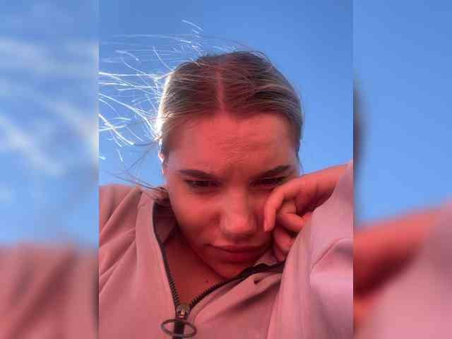 LYALYAtop webcam