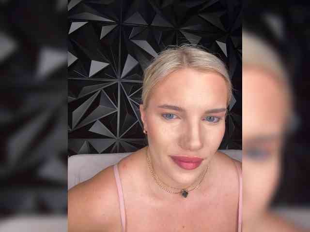 LYALYAtop webcam