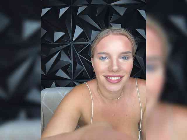 LYALYAtop webcam