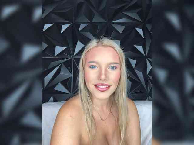 LYALYAtop webcam