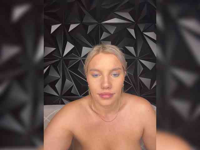 LYALYAtop webcam