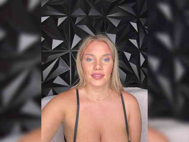 LYALYAtop webcam