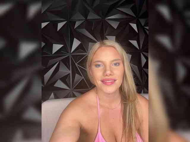 LYALYAtop webcam