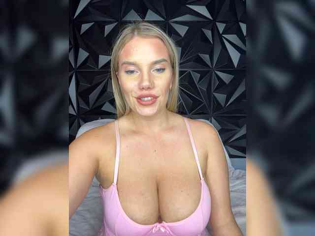LYALYAtop webcam