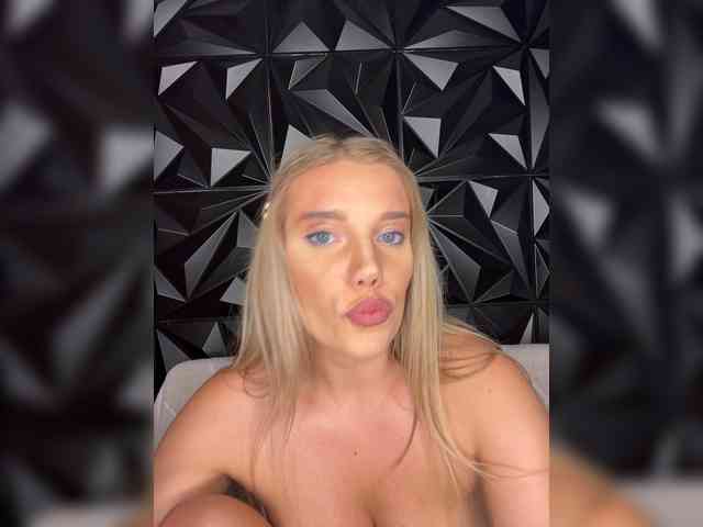 LYALYAtop webcam