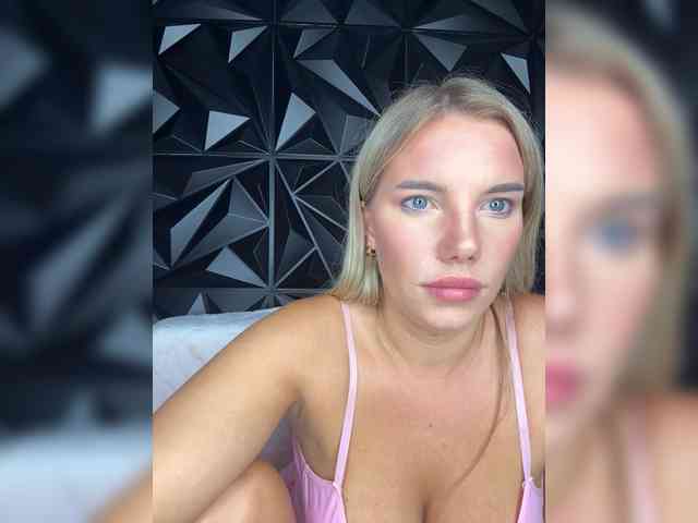 LYALYAtop webcam