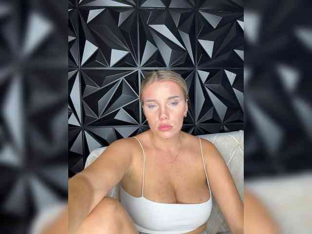 LYALYAtop webcam