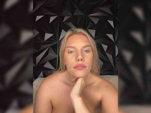 LYALYAtop webcam