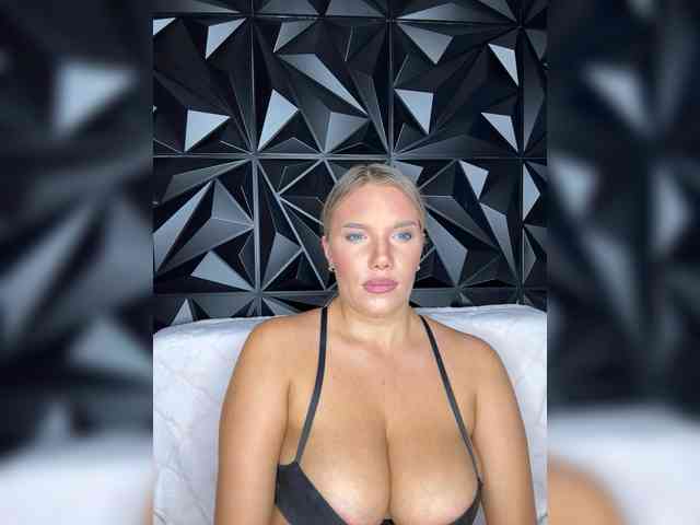 LYALYAtop webcam