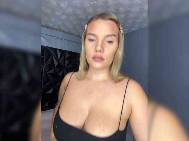 LYALYAtop webcam