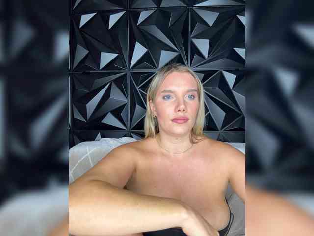 LYALYAtop webcam