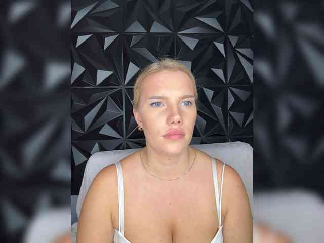 LYALYAtop webcam