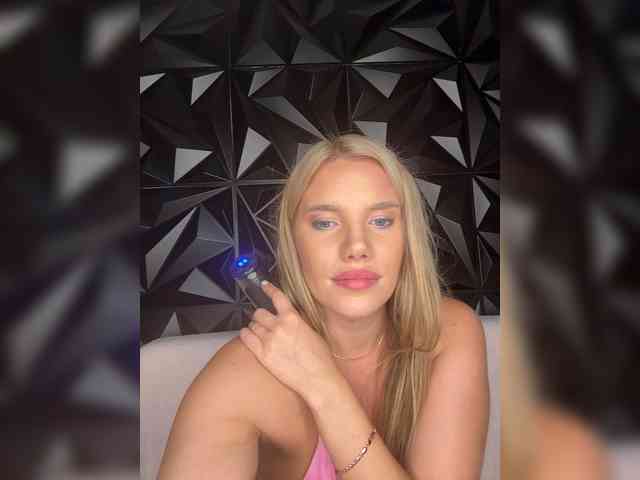 LYALYAtop webcam