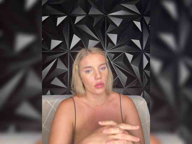 LYALYAtop webcam