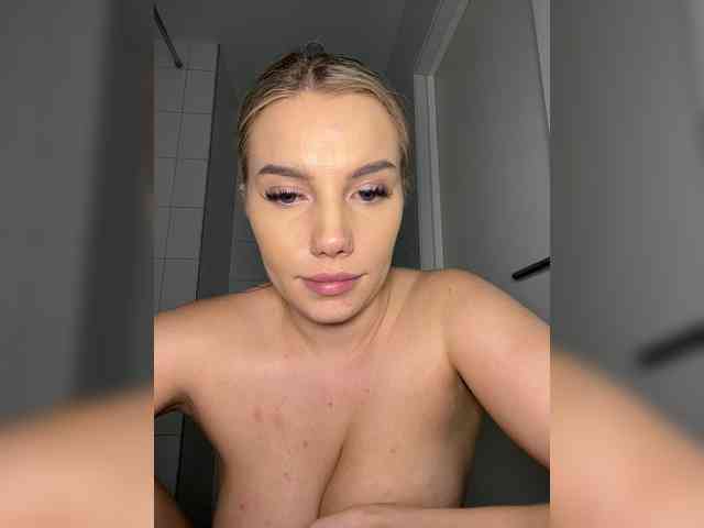 LYALYAtop webcam