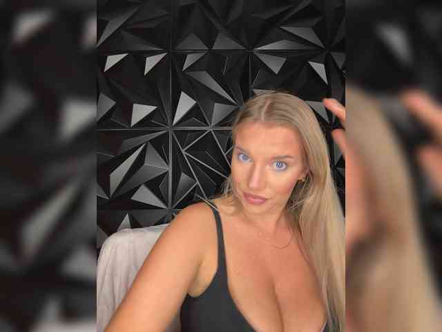 LYALYAtop webcam